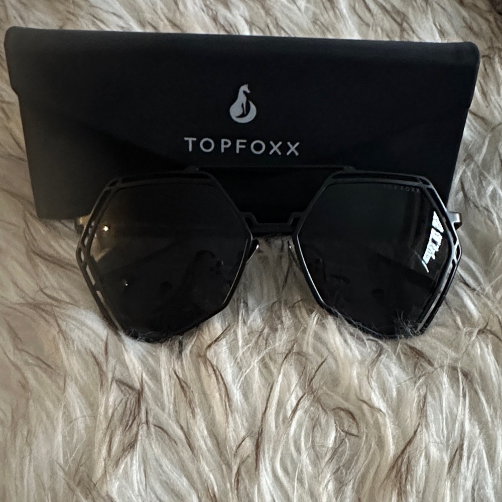 Topfoxx Dark Hexagonal Sunglasses